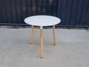 Round table with wooden legs, white color.