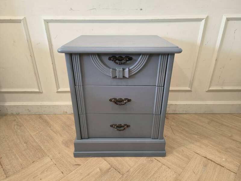 Classic Gray 3-Drawer Bedside Table