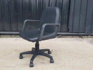 Office chair with wheels, leather backrest and seat, black._YHC3H4EB6H