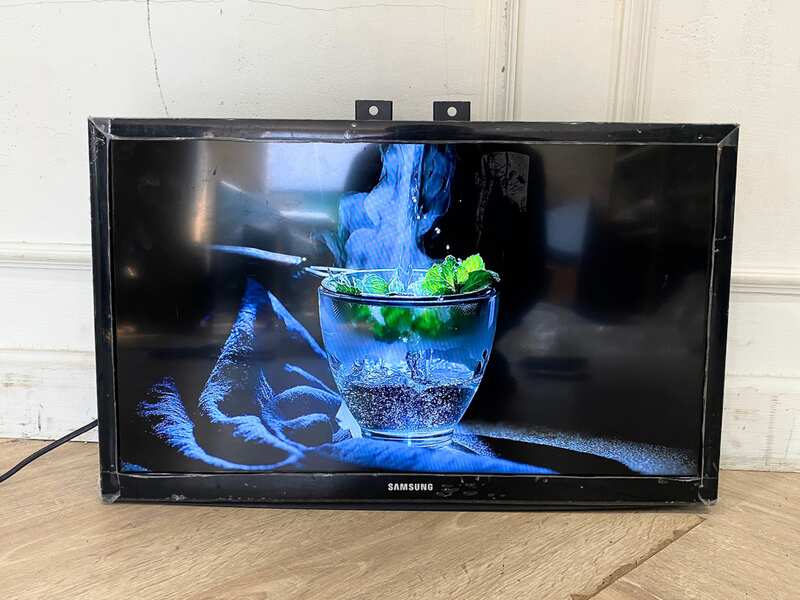 Samsung TV 24 inches, wall mount, model UA24H4003_Z4TL58YZTS