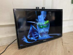 Samsung TV 24 inches, wall mount, model UA24H4003_Z4TL58YZTS