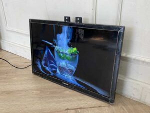 Samsung TV 24 inches, wall mount, model UA24H4003_Z4TL58YZTS