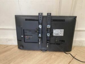 Samsung TV 24 inches, wall mount, model UA24H4003_Z4TL58YZTS