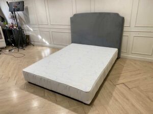 5-foot Aloe Vera bed with wheels, velvet headboard, gray color.