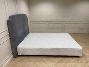5-foot Aloe Vera bed with wheels, velvet headboard, gray color.