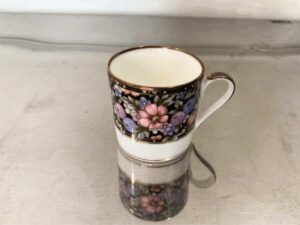 Coffee mug, floral pattern, vintage style