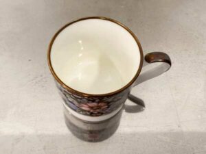 Coffee mug, floral pattern, vintage style