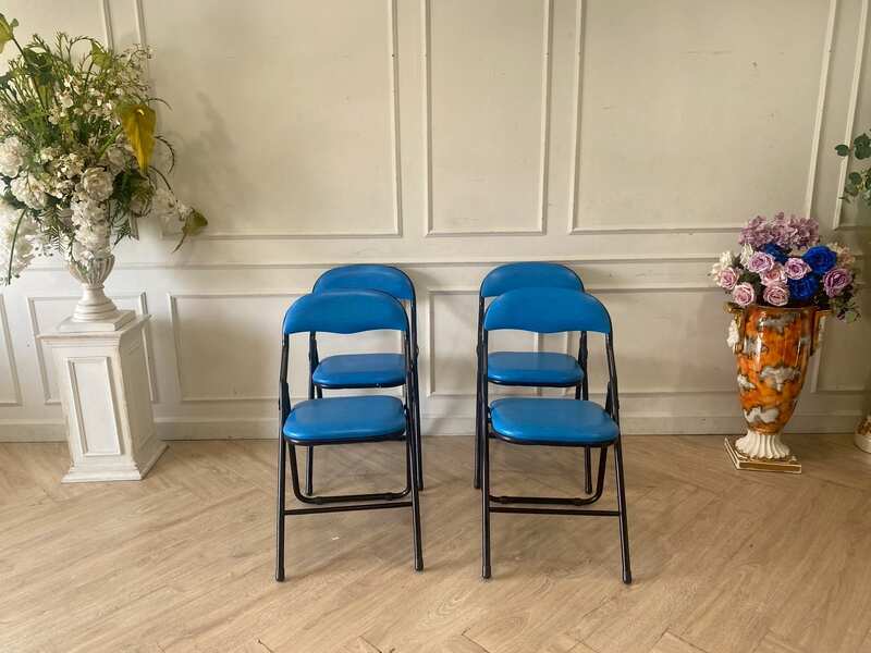 Folding chair with leather cushion, blue