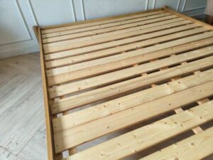 6-Foot Solid Oak Bed, Low Platform Design without Headboard, Natural Wood Finish, with Wooden Slat Base