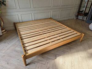 6-Foot Solid Oak Bed, Low Platform Design without Headboard, Natural Wood Finish, with Wooden Slat Base