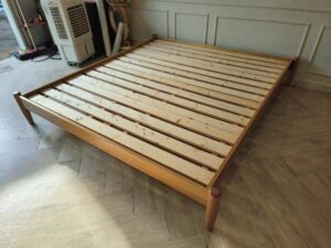 6-Foot Solid Oak Bed, Low Platform Design without Headboard, Natural Wood Finish, with Wooden Slat Base