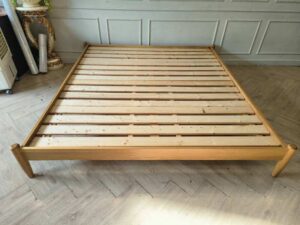 6-Foot Solid Oak Bed, Low Platform Design without Headboard, Natural Wood Finish, with Wooden Slat Base