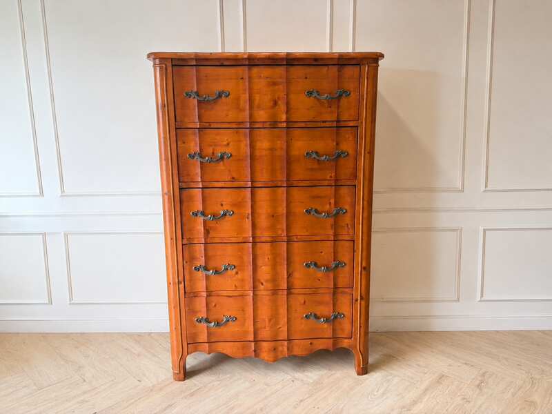 5-Drawer Wooden Chest in Vintage Style with Classic-Patterned Iron Handles (1)