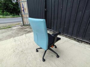 Logica office chair, black seat, blue backrest.
