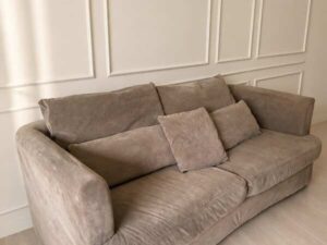 Brown 2-seater sofa with 5 cushions