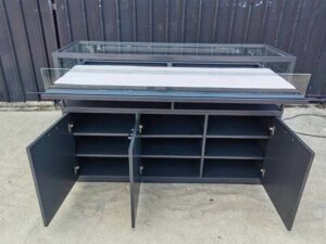 Glass display case, jewelry case with 3 doors and 3 shelves.