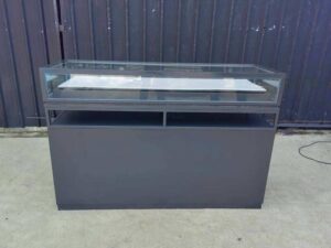 Glass display case, jewelry case with 3 doors and 3 shelves.