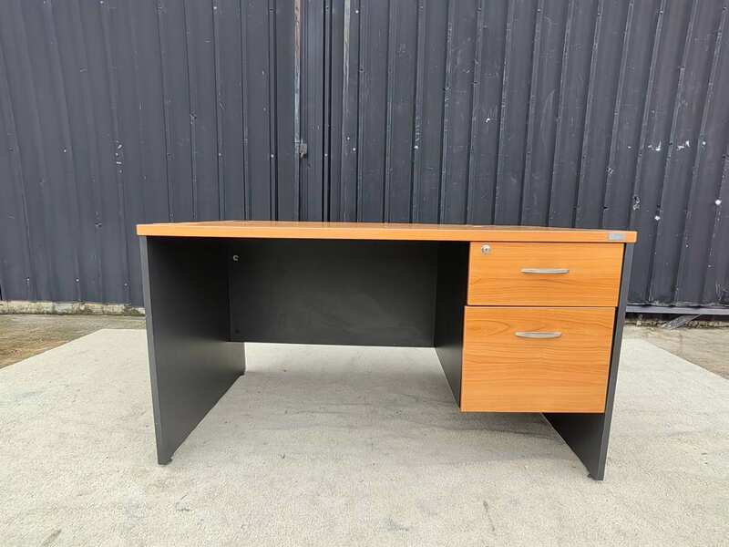 2-Drawer Desk with Black Wooden Legs – Perfect Office Furniture
