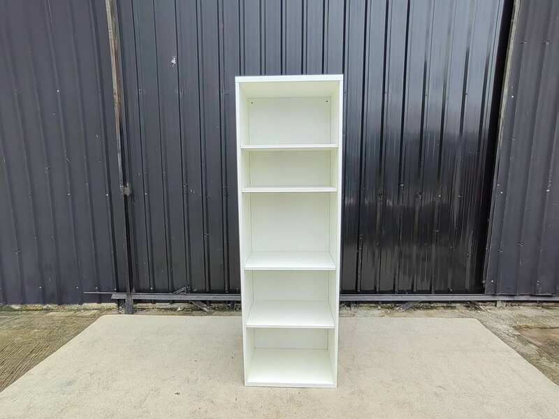 White wooden open-shelf unit (5 compartments)