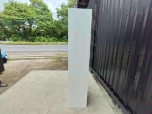 White wooden open-shelf unit (5 compartments)