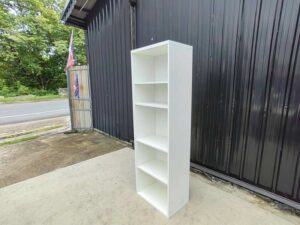 White wooden open-shelf unit (5 compartments)