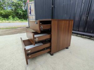 Mobile 3-drawer cabinet, dark brown; keyless entry via combination lock.
