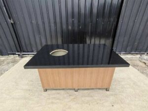 4-seater BBQ table (140 cm) with a built-in pot holder and storage shelf.