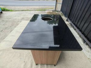 4-seater BBQ table (140 cm) with a built-in pot holder and storage shelf.