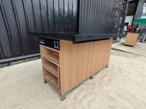 4-seater BBQ table (140 cm) with a built-in pot holder and storage shelf.