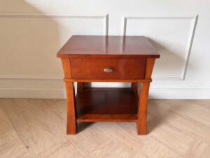 Classic wooden table with 1 drawer and a shelf (1)