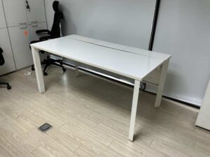 Office desk with white partition (2)