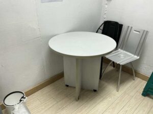 Round table with white wooden top (1)