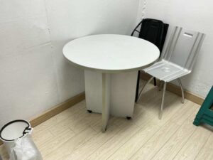 Round table with white wooden top (1)