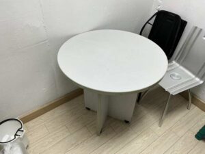 Round table with white wooden top (1)