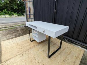 White desk with black metal legs, 1 drawer