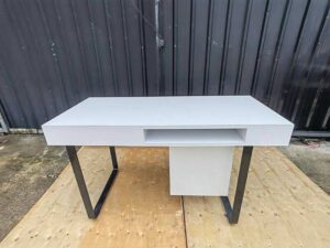White desk with black metal legs, 1 drawer