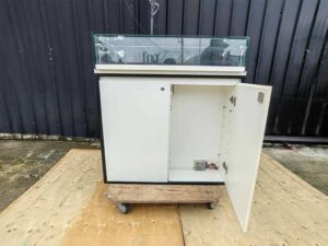 White glass display cabinet with 2 storage compartments (3)