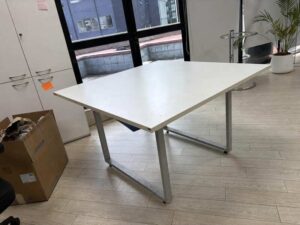 Office desk with metal legs and white wooden top (1)